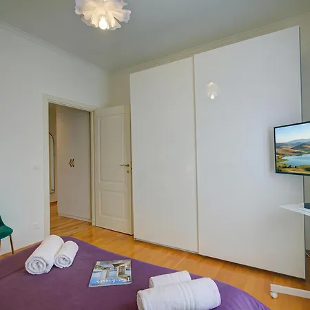 Casa Berna - Balcony With Mountain Views - Happy Apartment Lugano